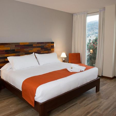 Ilalo Garden Hotel & Restaurant Кито Екстериор снимка