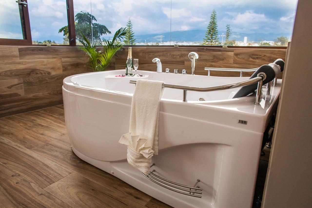 Ilalo Garden Hotel & Restaurant Кито Екстериор снимка