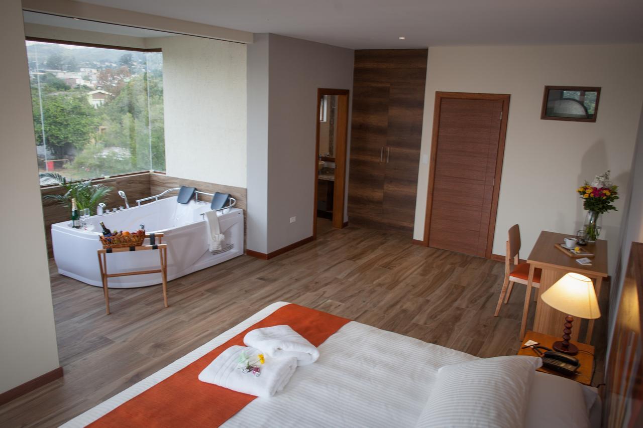 Ilalo Garden Hotel & Restaurant Кито Екстериор снимка