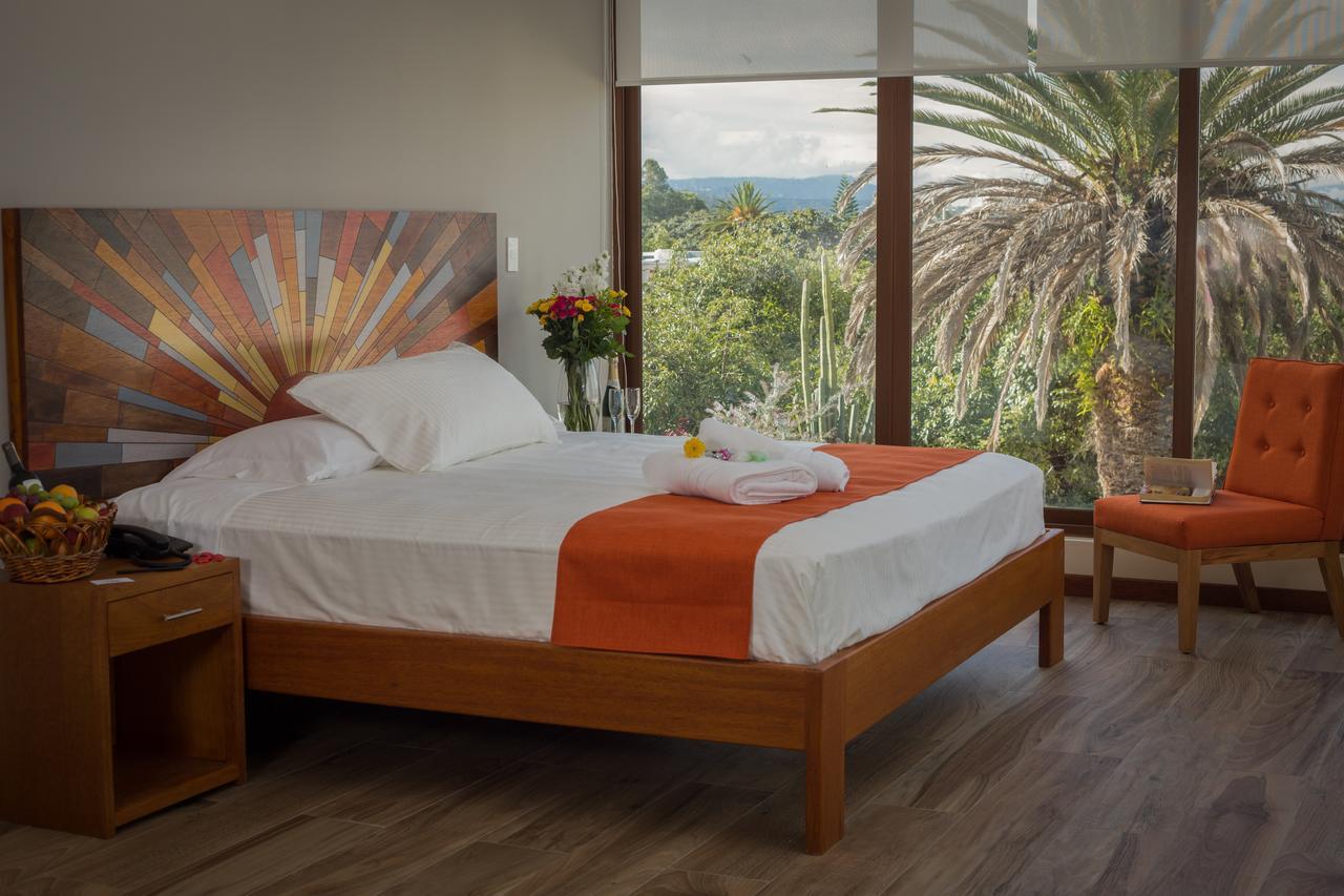 Ilalo Garden Hotel & Restaurant Кито Екстериор снимка