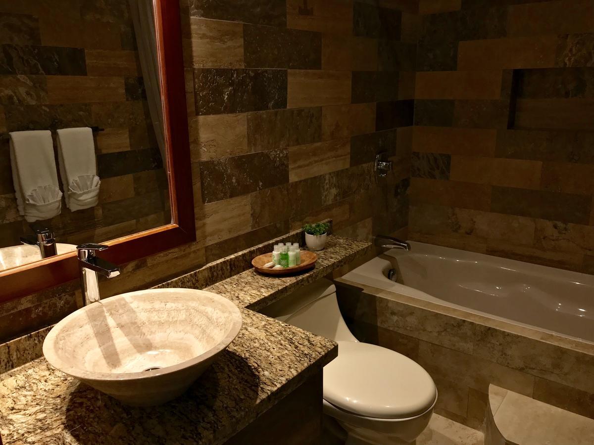 Ilalo Garden Hotel & Restaurant Кито Екстериор снимка