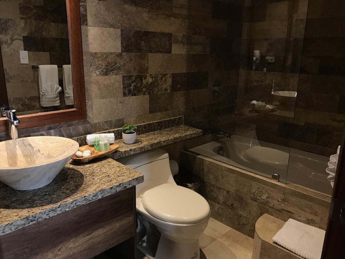 Ilalo Garden Hotel & Restaurant Кито Екстериор снимка